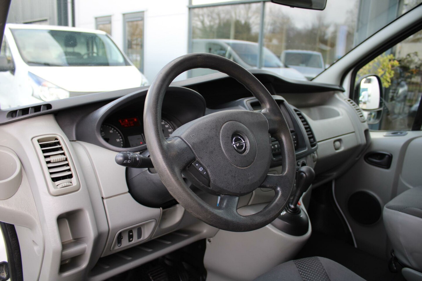 Opel-Vivaro-7