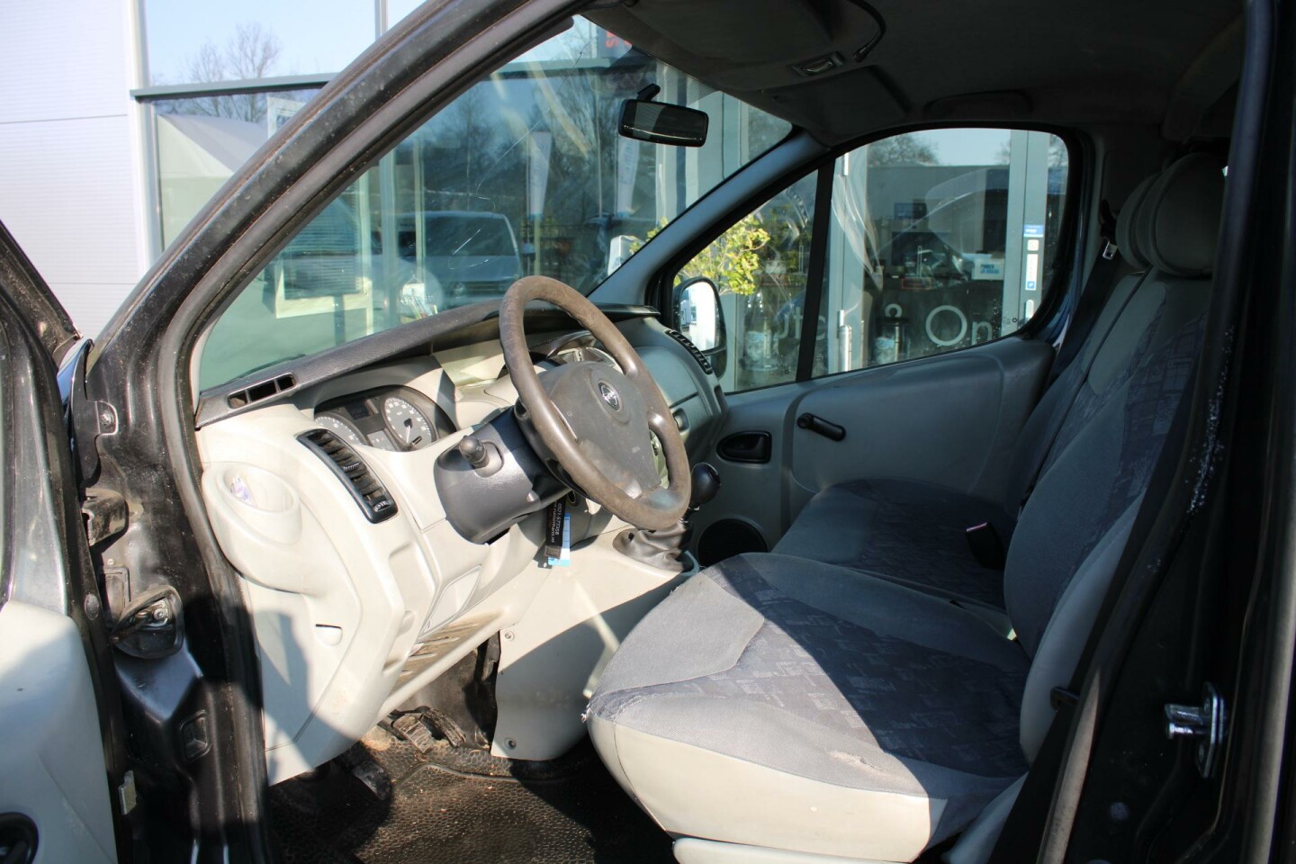 Opel-Vivaro-8