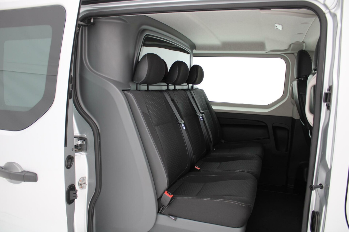 Opel-Vivaro-40
